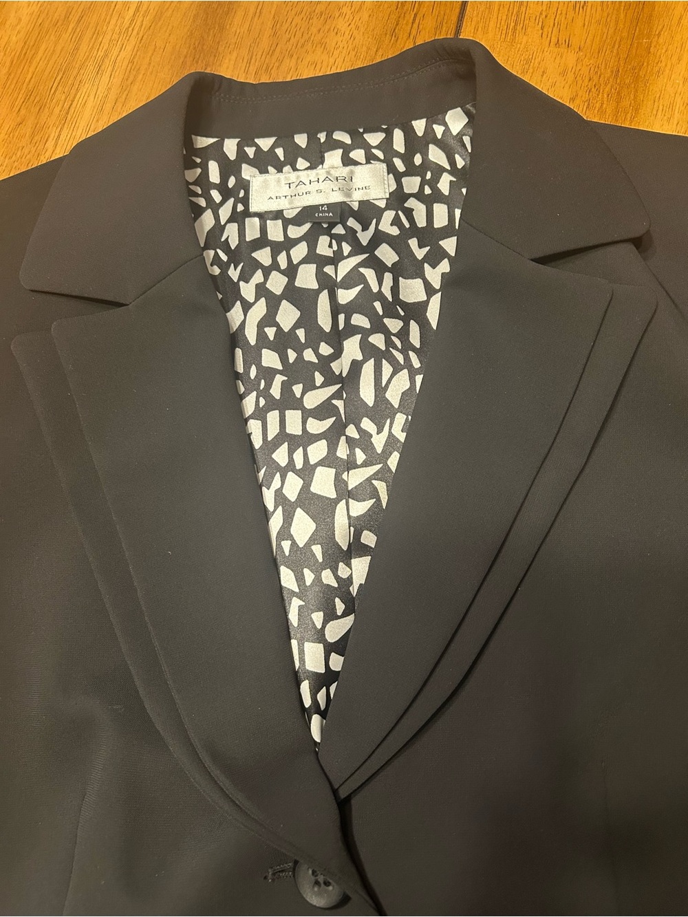 Women's Black Two-Button Tailored Lined Blazer by Tahari Size 14 - Picture 3 of 7